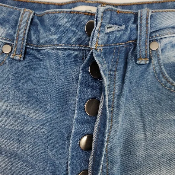 Easel Los Angeles Distressed Denim Shorts High Rise NWT Size Small Button Fly - Picture 11 of 11